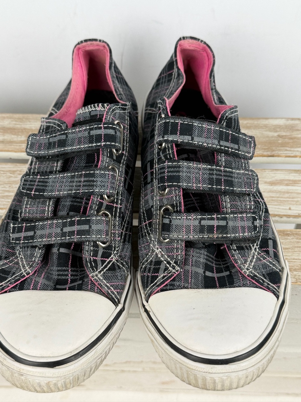 Airwalk low-top sneakers black and gray plaid hook & loop size 8 - Picture 4 of 14